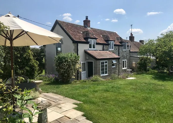 Charming Modernized Country Cottage Near Mere, Wiltshire